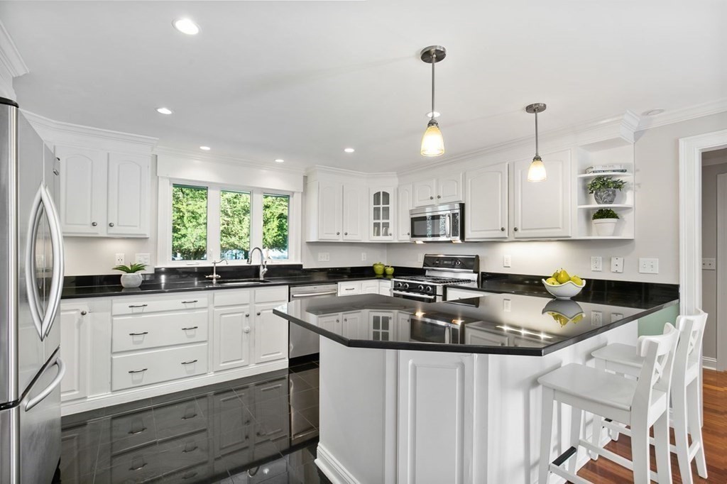 8 Pine Grove Road Hingham, MA 02043 - Photo 7 of 18