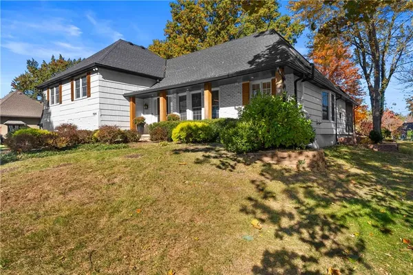$575,000 | 9504 West 106th Street, Overland Park, KS 66212