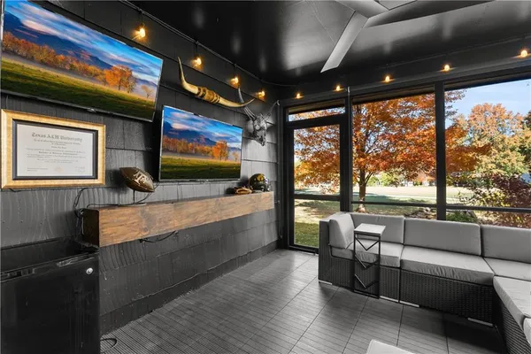 $575,000 | 9504 West 106th Street, Overland Park, KS 66212