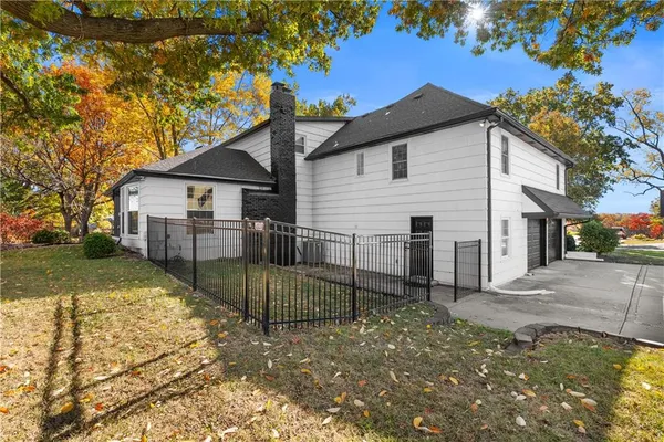 $575,000 | 9504 West 106th Street, Overland Park, KS 66212
