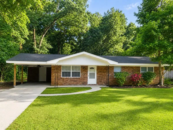 $1,550 | 90 Andrews Avenue, DeFuniak Springs, FL 32433