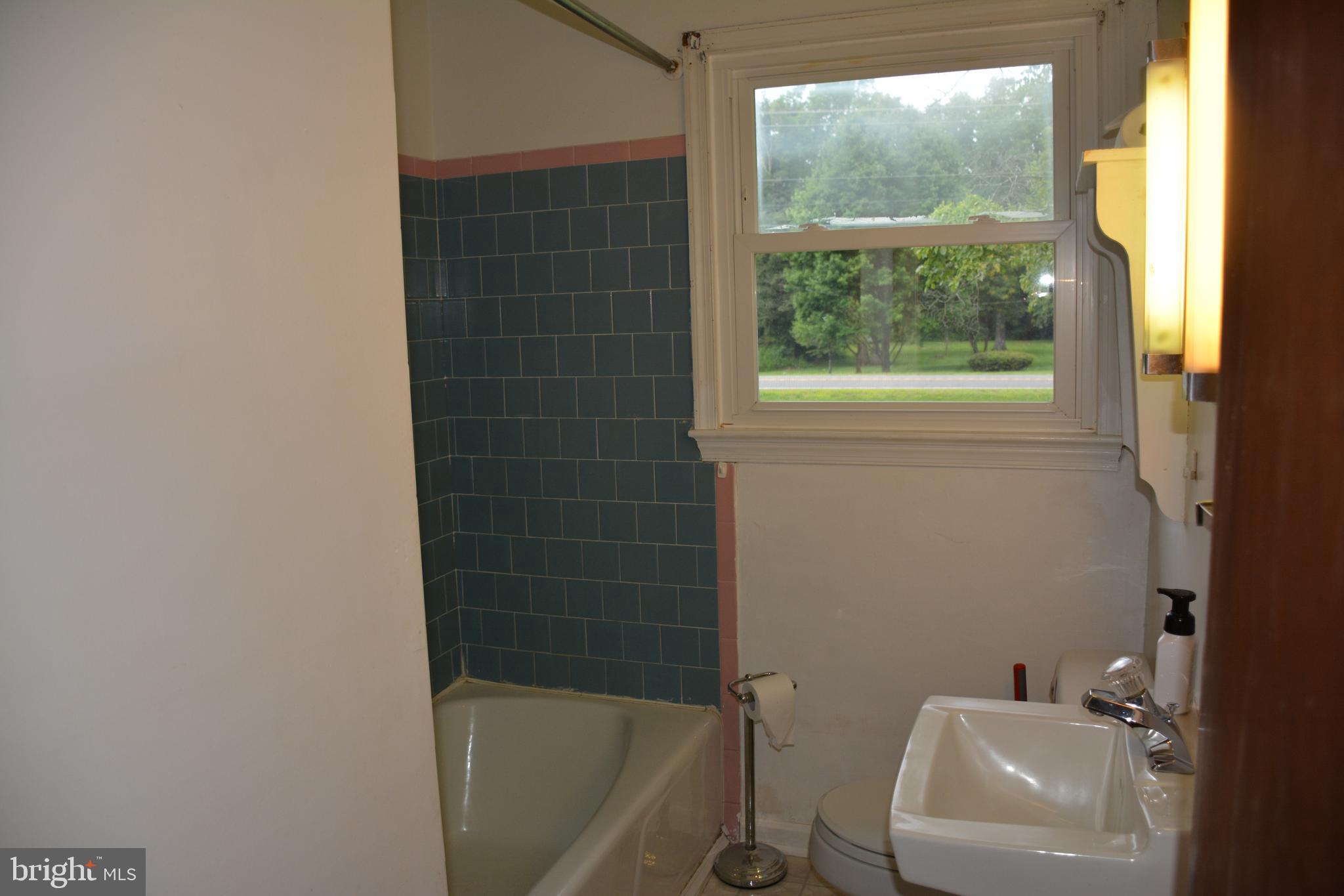 9079 Meetze Road Warrenton, VA 20187 - Photo 8 of 14 Bath