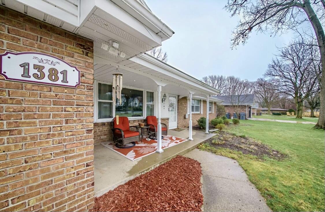 1381 Nelson Road St. Joseph, MI 49085 - Photo 2 of 26 IMG_7127
