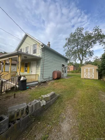a view of a house with a yard
