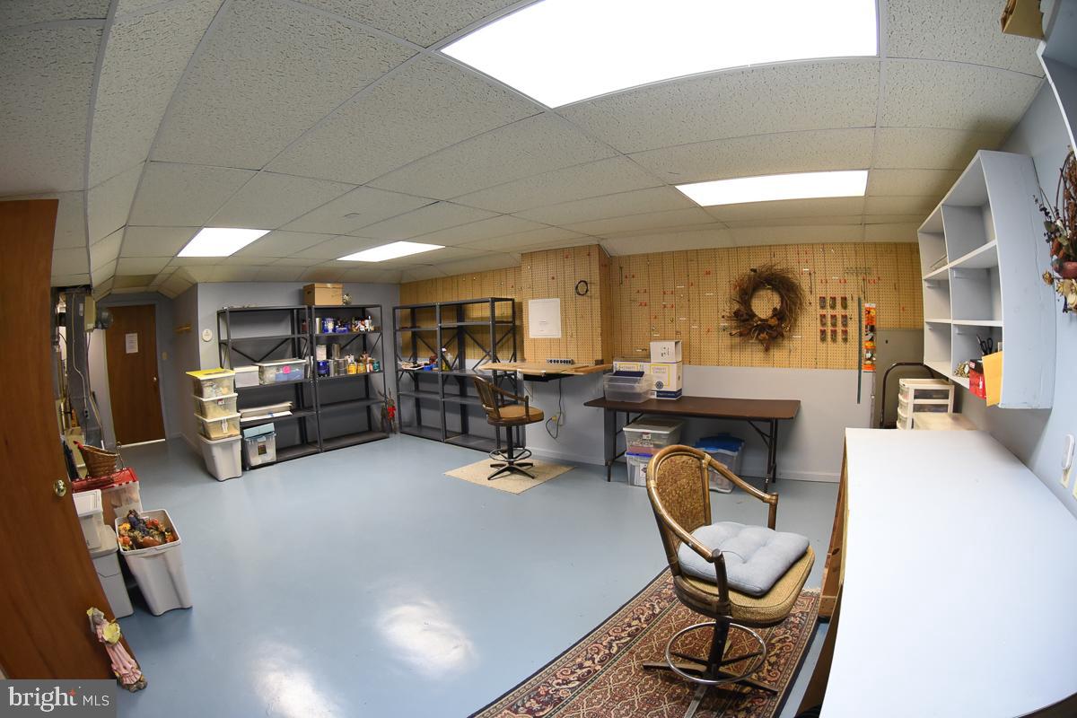 861 Rudder Way Annapolis, MD 21401 - Photo 19 of 37 Workspace and storage
