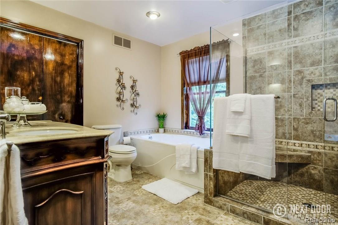 2212 Byron Road Howell, MI 48855 - Photo 15 of 63 Master Bath