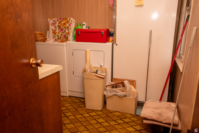 160 North 100 W Street Beaver, UT 84713 - Photo 20 of 36 Laundry room featuring washing machine and clothes dryer
