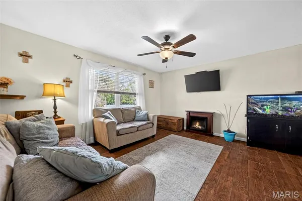 $265,000 | 8 Creekwood Drive, St. Peters, MO 63376