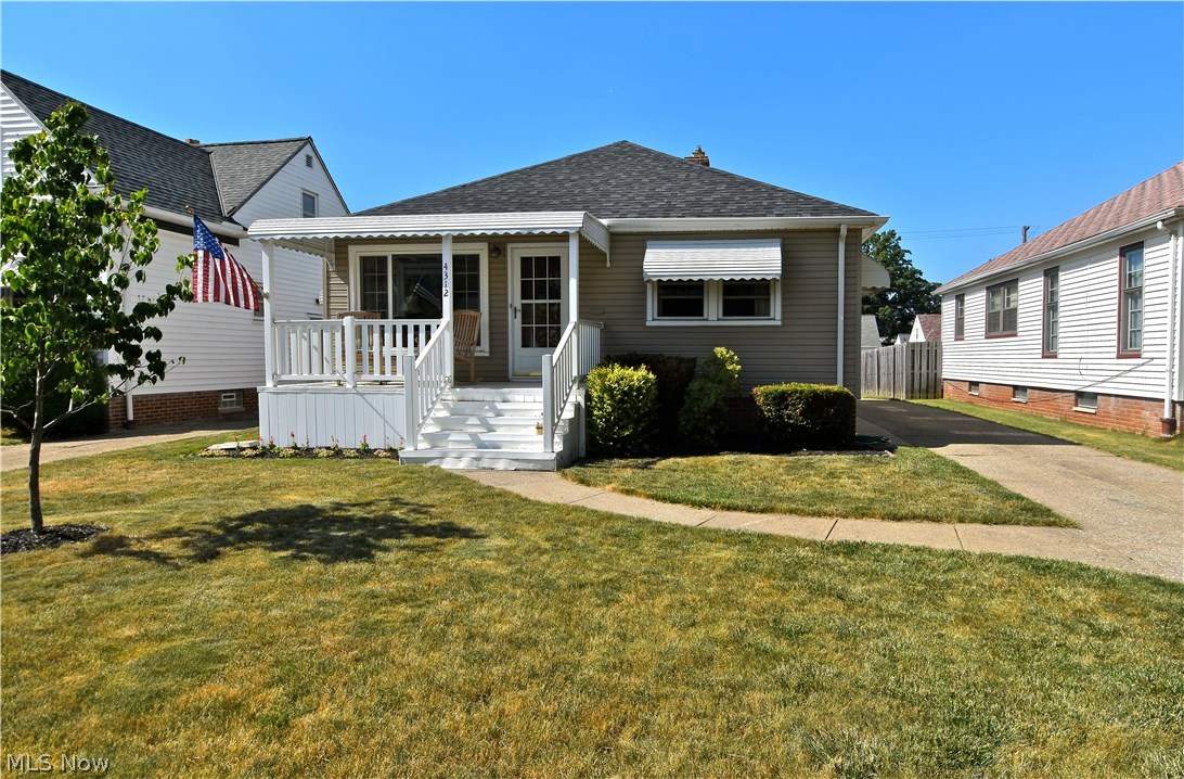 4312 Snow Road Cleveland, OH 44134 - Photo 1 of 24
