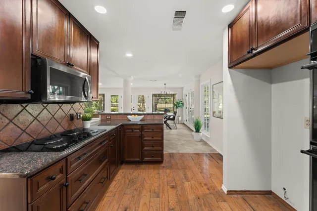 $799,000 | 9109 Balcones Club Drive, Austin, TX 78750