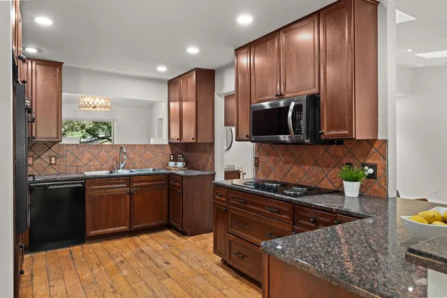 $799,000 | 9109 Balcones Club Drive, Austin, TX 78750