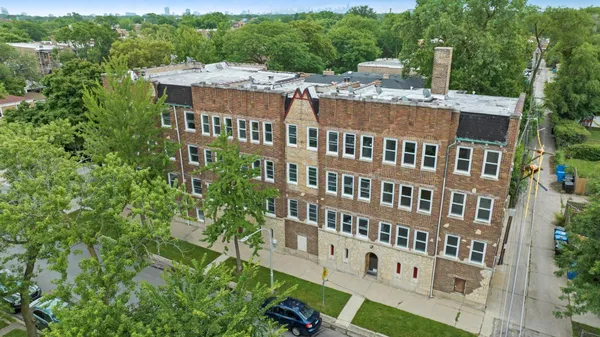 $2,995 | 6254 North Whipple Street, Unit 1, Chicago, IL 60659