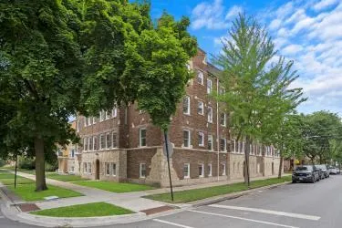 $2,995 | 6254 North Whipple Street, Unit 1, Chicago, IL 60659
