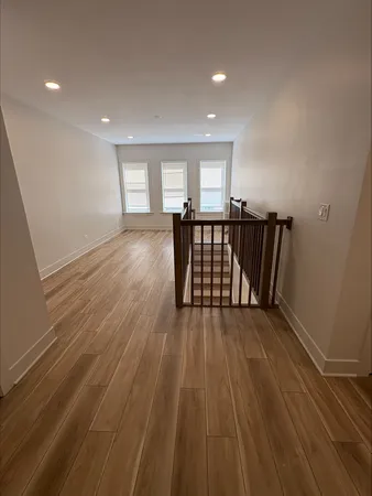 $2,995 | 6254 North Whipple Street, Unit 1, Chicago, IL 60659