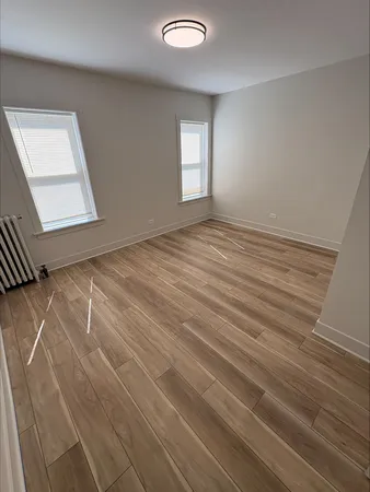 $2,995 | 6254 North Whipple Street, Unit 1, Chicago, IL 60659