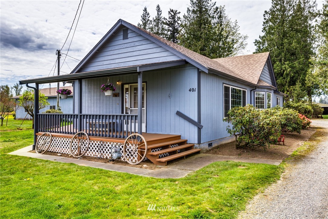 401 West Pole Road Lynden, WA 98264 - Photo 2 of 40 a front view of a house with a yard