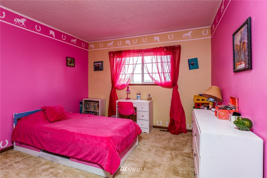 401 West Pole Road Lynden, WA 98264 - Photo 16 of 40 a bedroom with a bed and a window