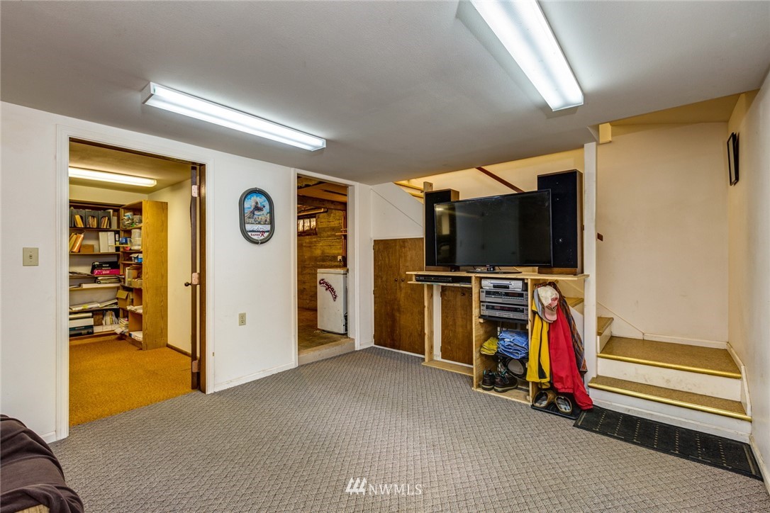 401 West Pole Road Lynden, WA 98264 - Photo 21 of 40 a view of walk in closet with clothes and shoes