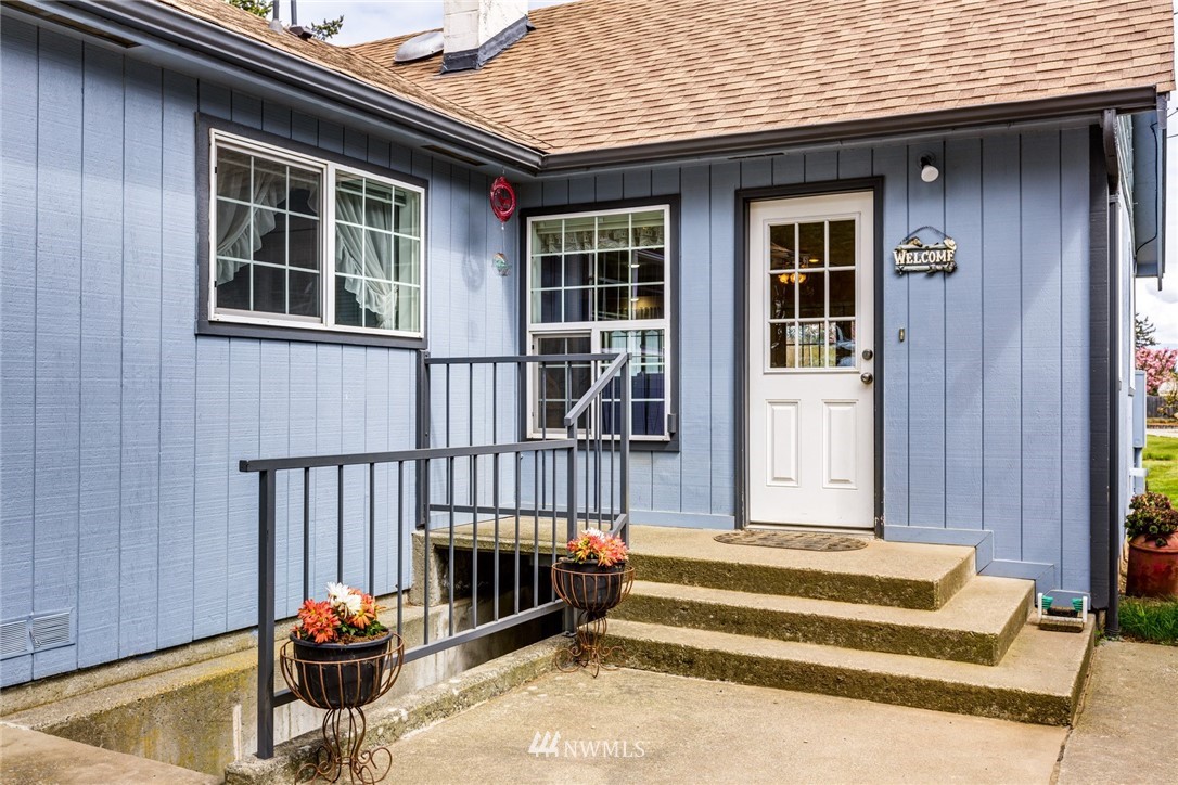 401 West Pole Road Lynden, WA 98264 - Photo 5 of 40 a view of a house with a wooden fence