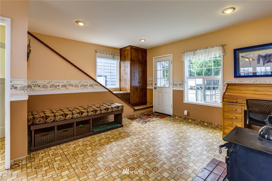 401 West Pole Road Lynden, WA 98264 - Photo 7 of 40 a bed room with a bed and a television