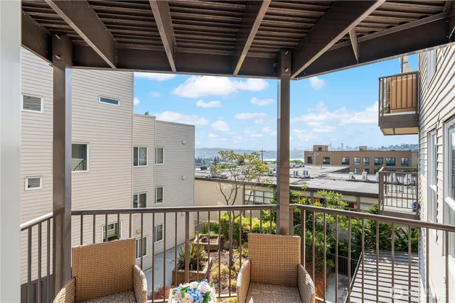 $344,990 | 4020 Aurora Avenue North, Unit 302, Seattle, WA 98103