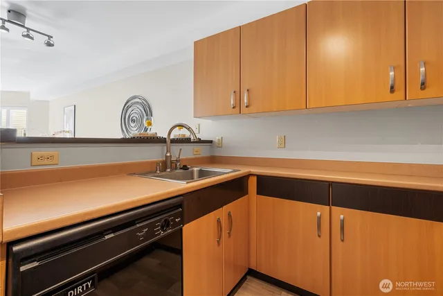 $344,990 | 4020 Aurora Avenue North, Unit 302, Seattle, WA 98103