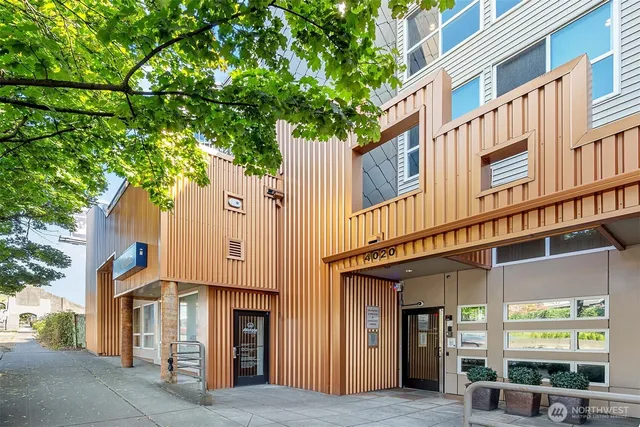 $344,990 | 4020 Aurora Avenue North, Unit 302, Seattle, WA 98103