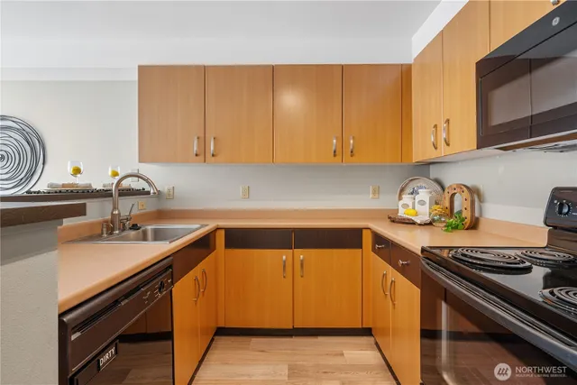 $344,990 | 4020 Aurora Avenue North, Unit 302, Seattle, WA 98103