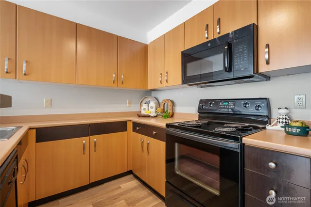 $344,990 | 4020 Aurora Avenue North, Unit 302, Seattle, WA 98103