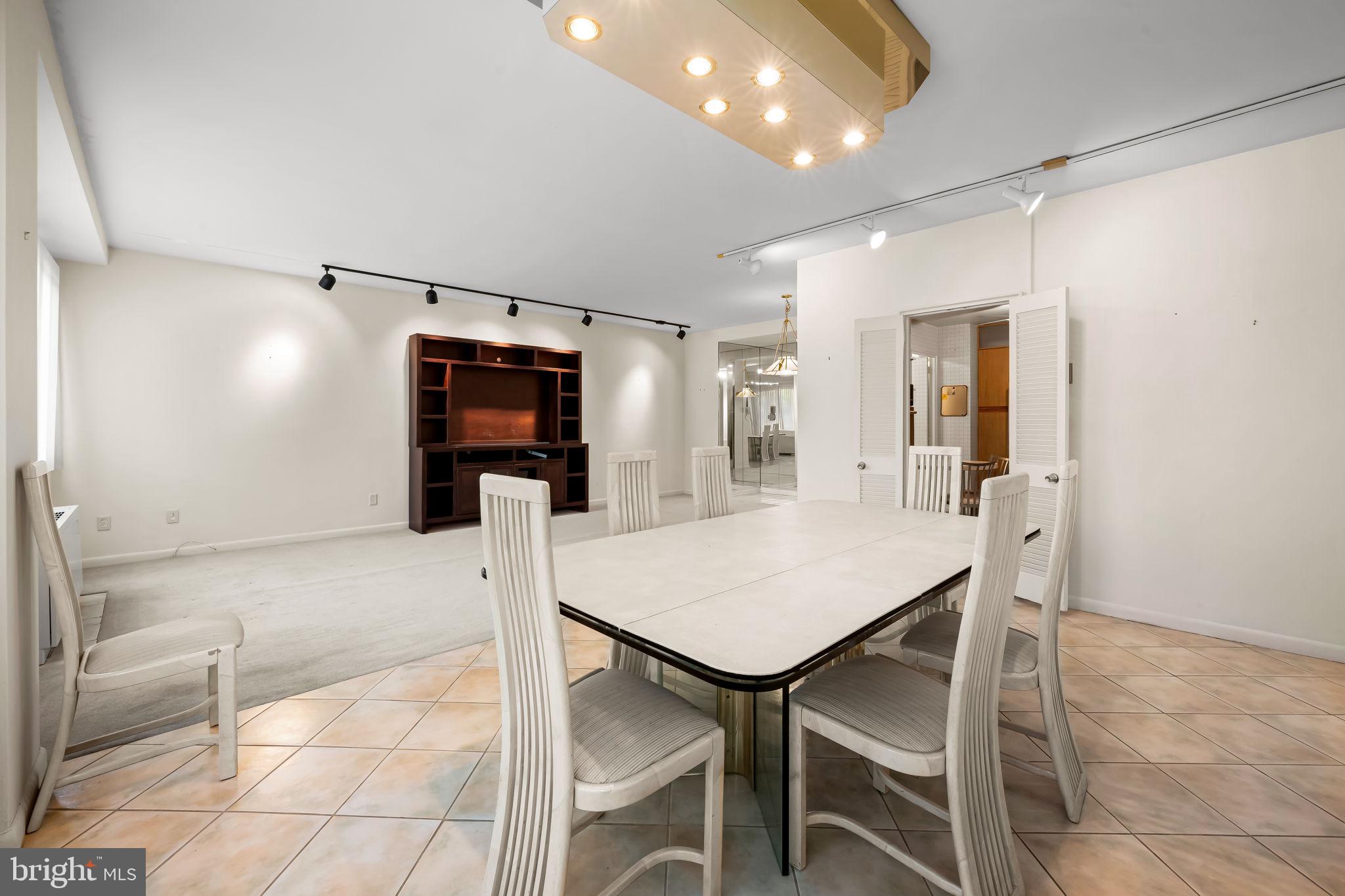 11 Slade Avenue, Unit 101A Baltimore, MD 21208 - Photo 15 of 41 Living room/Dining room