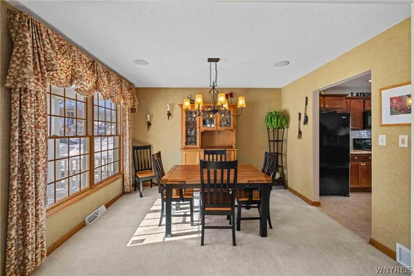 $477,400 | 6521 White Oak Way, Hamburg, NY 14085