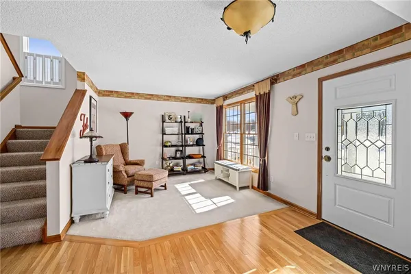 $477,400 | 6521 White Oak Way, Hamburg, NY 14085