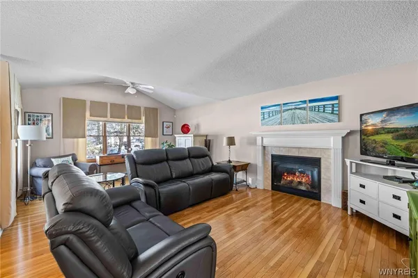 $477,400 | 6521 White Oak Way, Hamburg, NY 14085