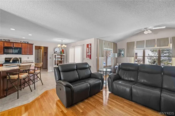 $477,400 | 6521 White Oak Way, Hamburg, NY 14085