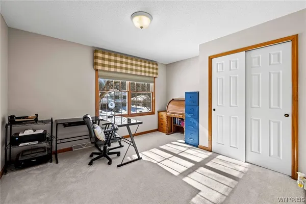 $477,400 | 6521 White Oak Way, Hamburg, NY 14085