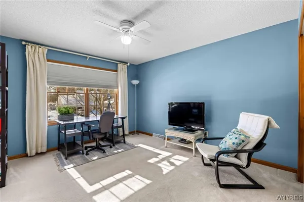 $477,400 | 6521 White Oak Way, Hamburg, NY 14085