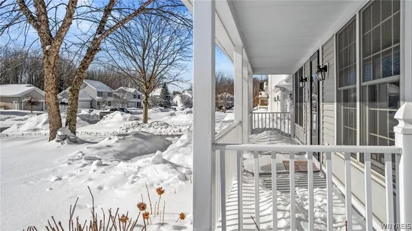 $477,400 | 6521 White Oak Way, Hamburg, NY 14085