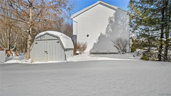 $477,400 | 6521 White Oak Way, Hamburg, NY 14085