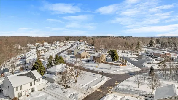 $477,400 | 6521 White Oak Way, Hamburg, NY 14085