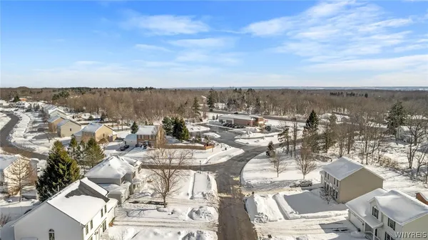 $477,400 | 6521 White Oak Way, Hamburg, NY 14085