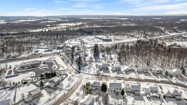 $477,400 | 6521 White Oak Way, Hamburg, NY 14085