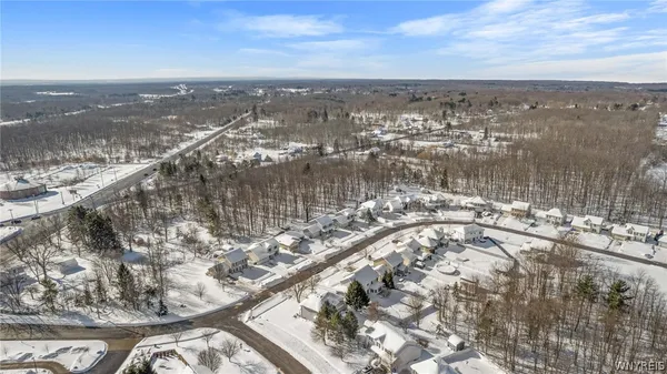$477,400 | 6521 White Oak Way, Hamburg, NY 14085