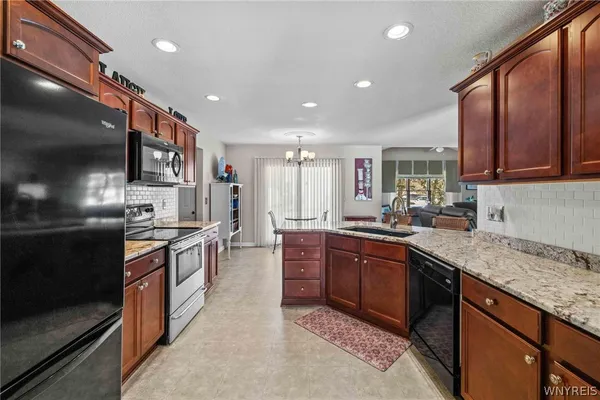 $477,400 | 6521 White Oak Way, Hamburg, NY 14085