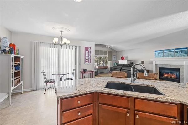 $477,400 | 6521 White Oak Way, Hamburg, NY 14085