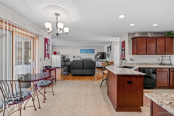 $477,400 | 6521 White Oak Way, Hamburg, NY 14085