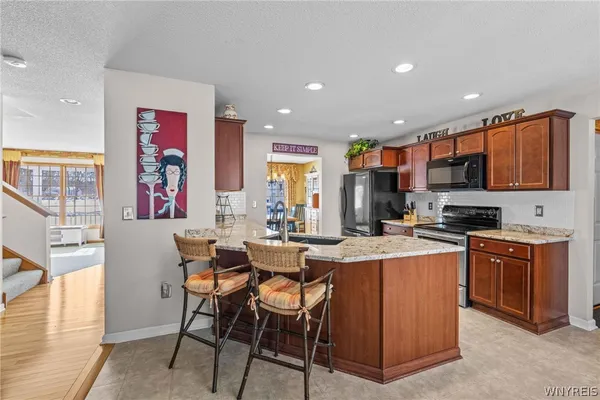 $477,400 | 6521 White Oak Way, Hamburg, NY 14085