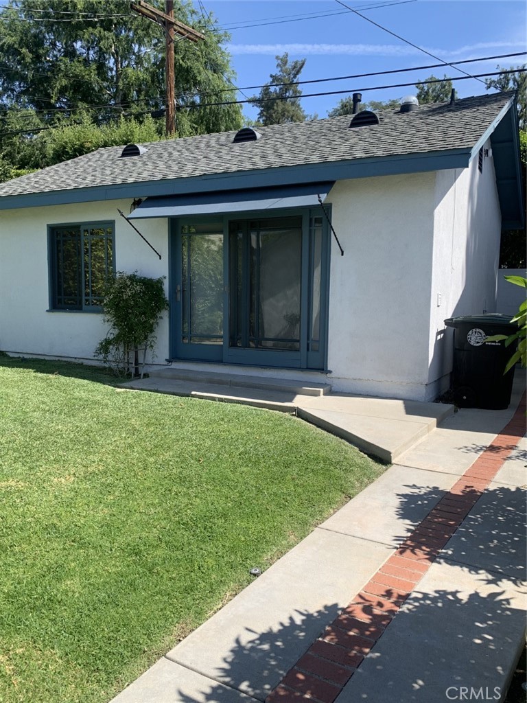 1718 Cleveland Road Glendale, CA 91202 - Photo 42 of 44 a view of a house with a yard