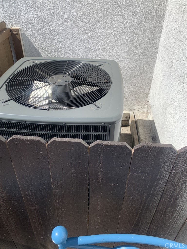 1718 Cleveland Road Glendale, CA 91202 - Photo 44 of 44 a living room with furniture