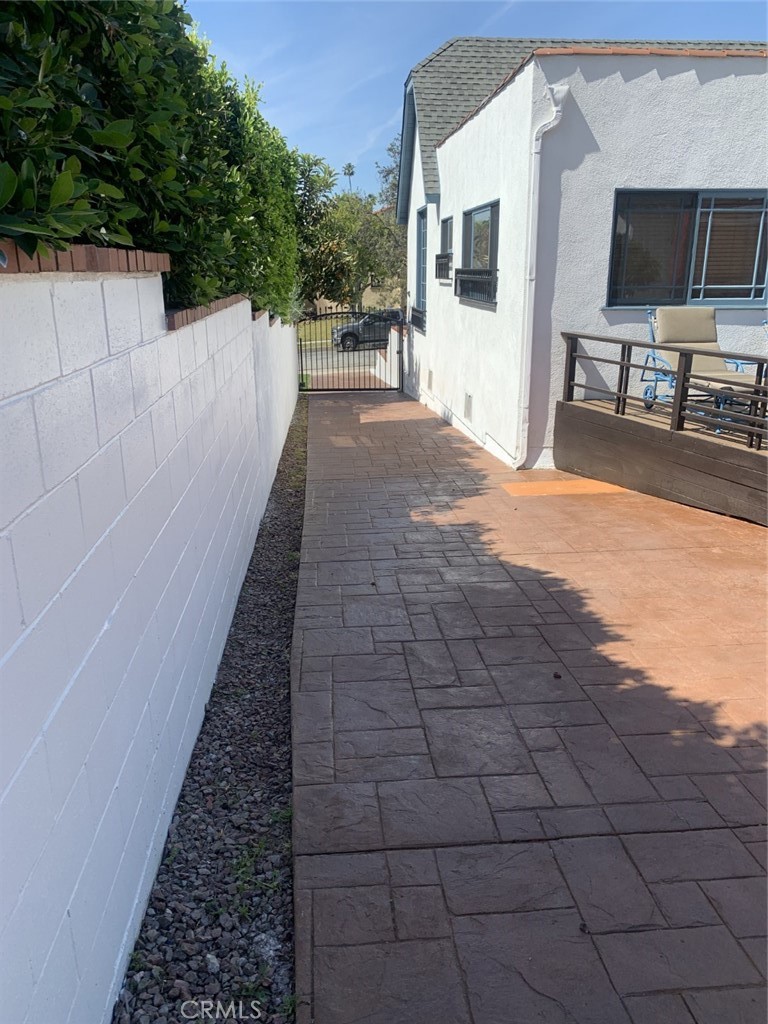 1718 Cleveland Road Glendale, CA 91202 - Photo 6 of 44 a view of a house with a porch