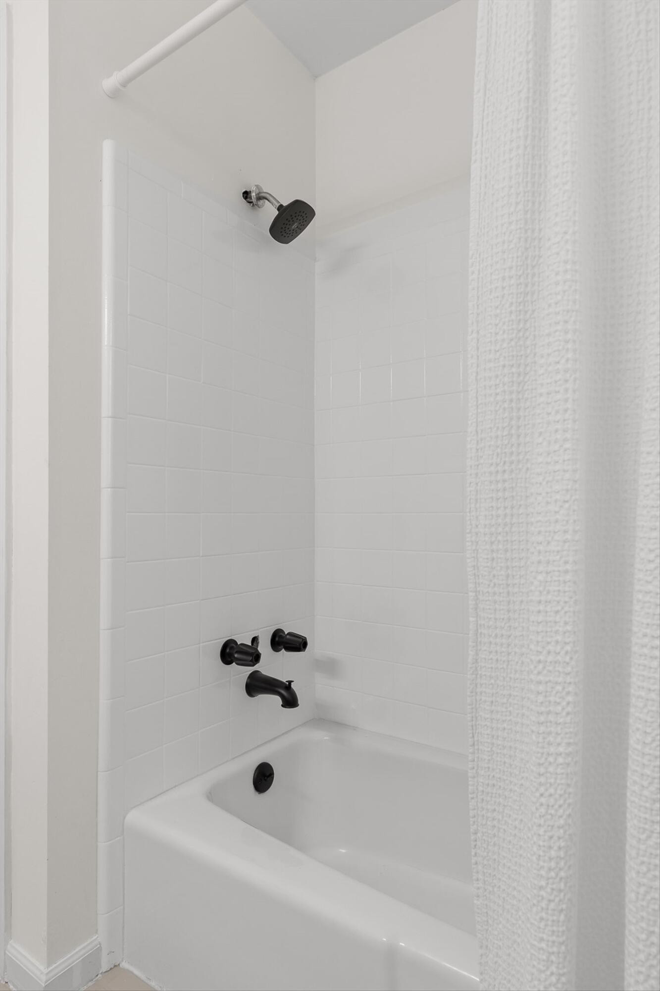 1313 Michael Lane Hixson, TN 37343 - Photo 17 of 24 a bathroom with a bathtub